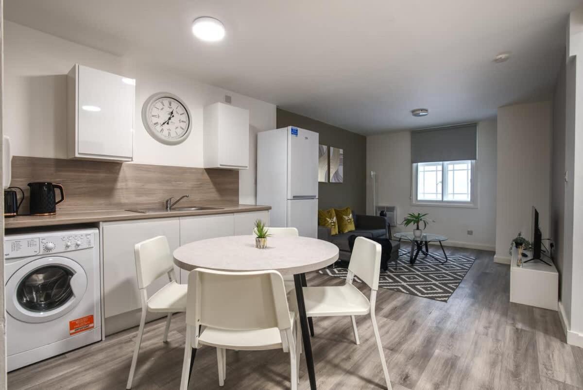 2Br City Centre Apt, Self Check In, Wifi, By Derbnb เชฟฟิลด์ ภายนอก รูปภาพ